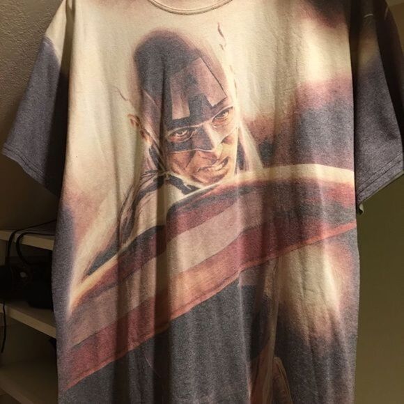 Captain America Universal Studios Tee - Picture 1 of 3